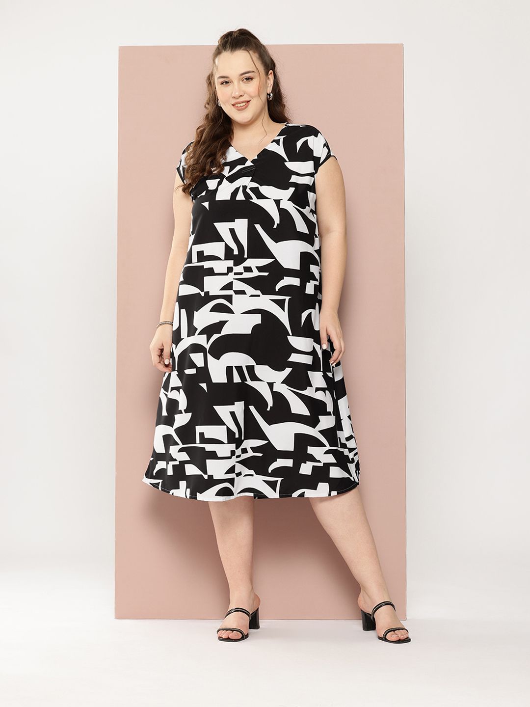 Sztori Plus Size Extended Sleeve Abstract Printed Dress-picture-32