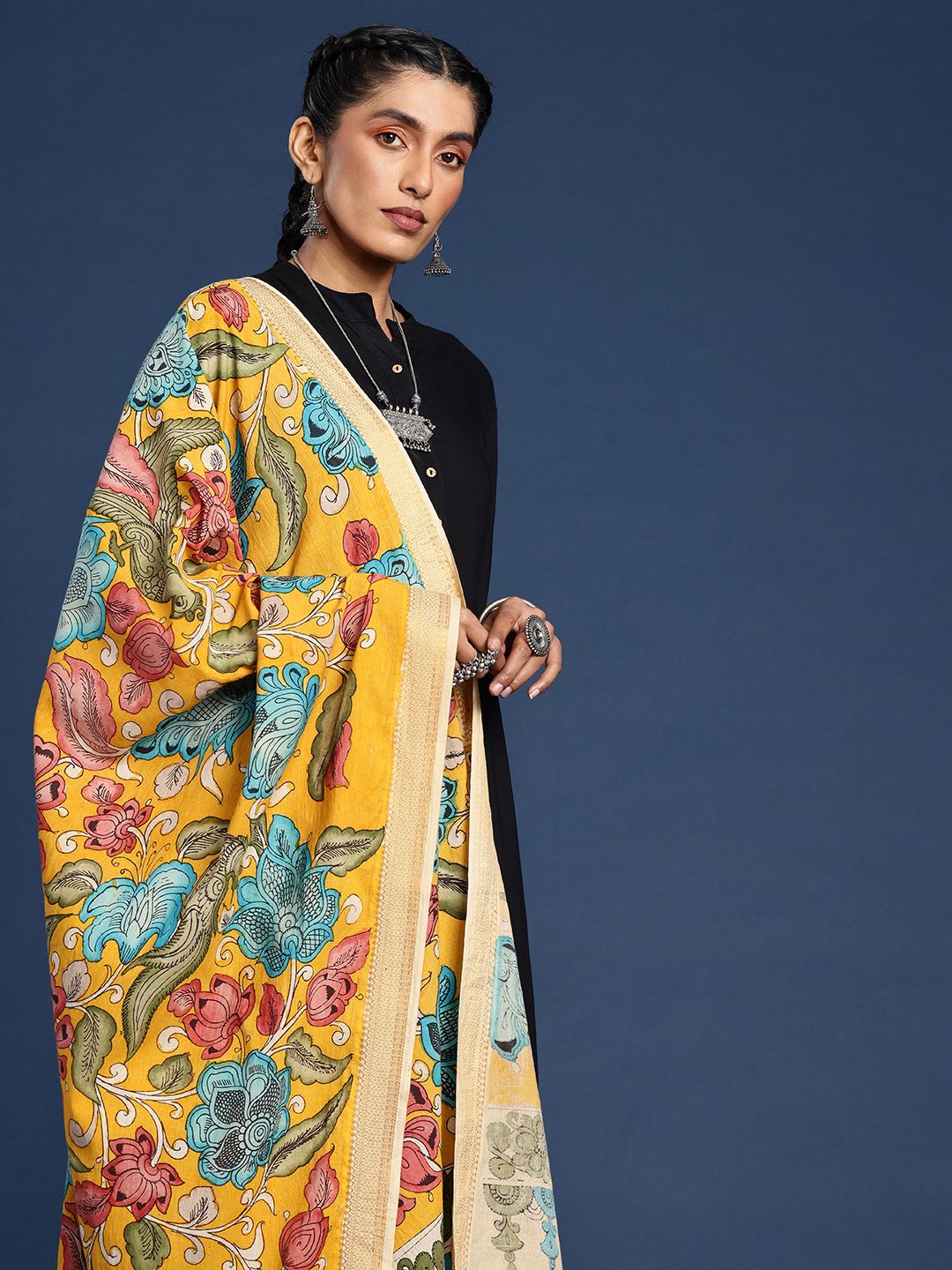 Taavi Ethnic Motifs Printed Kalamkari Dupatta with Zari