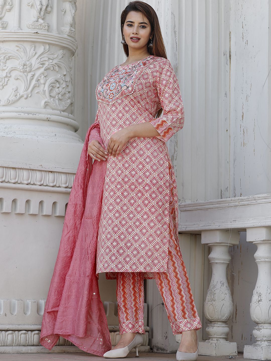 Buy KEOSA Women Geometric Embroidered Regular Mirror Work Kurta With ...
