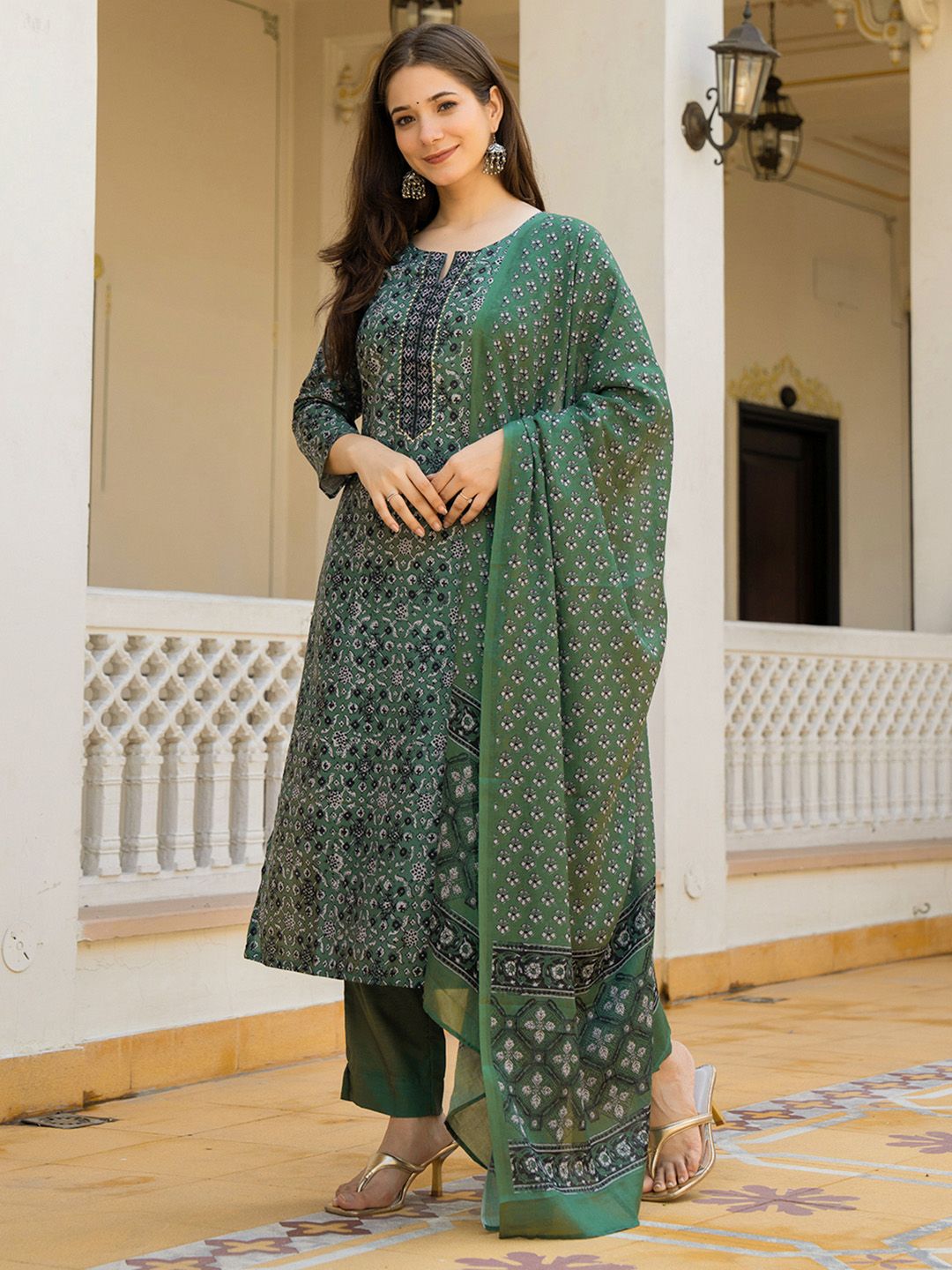 Women Ethnic Motifs Print Kurta Set