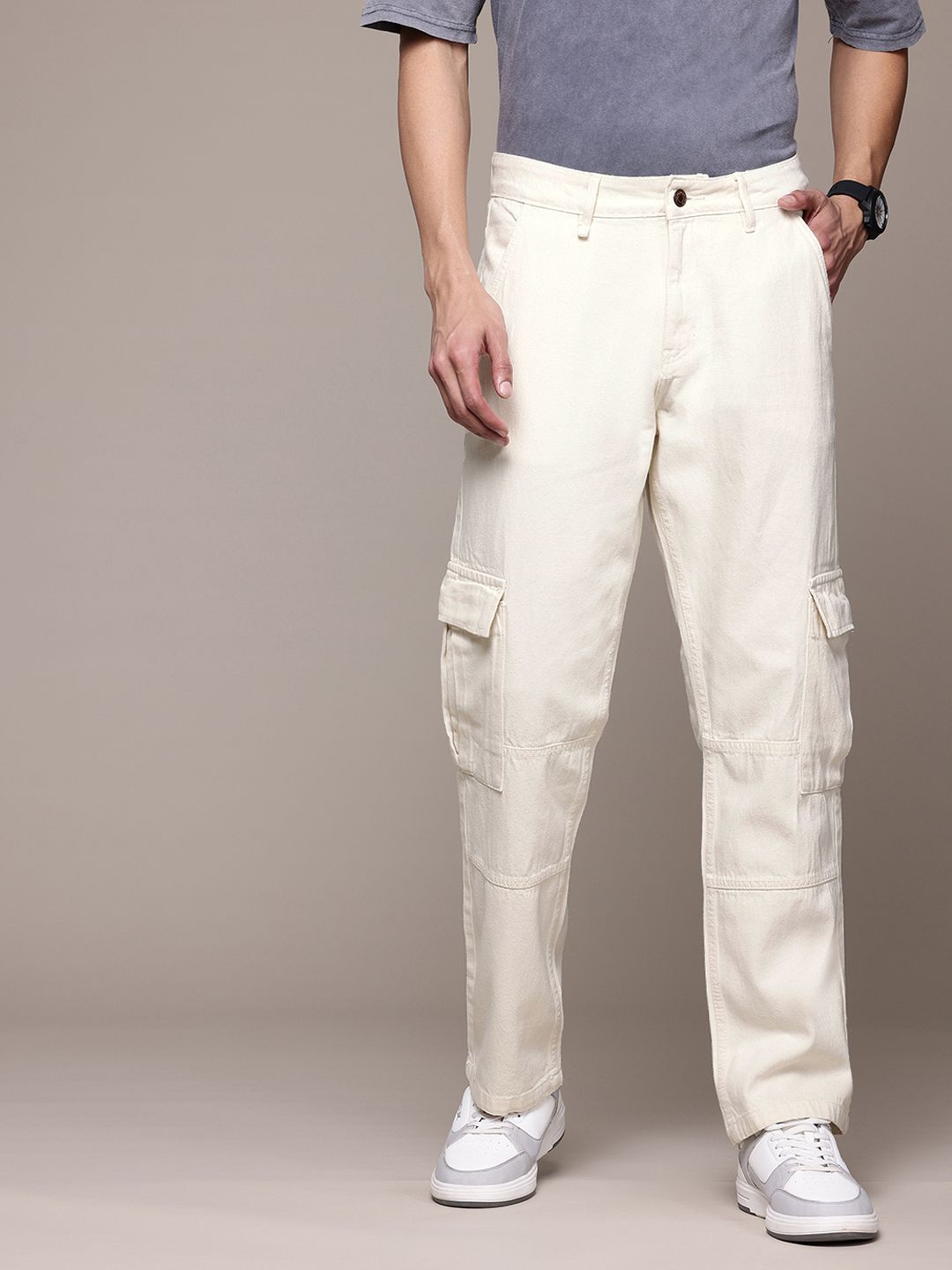 The Roadster Lifestyle Co. Men Straight Fit Mid Rise Cargo Style Jeans-picture-18