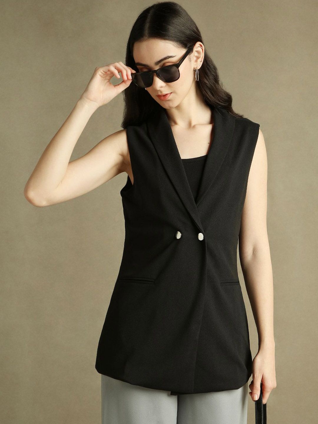 DL Woman Peaked Lapel Sleeveless Double-Breasted Blazer