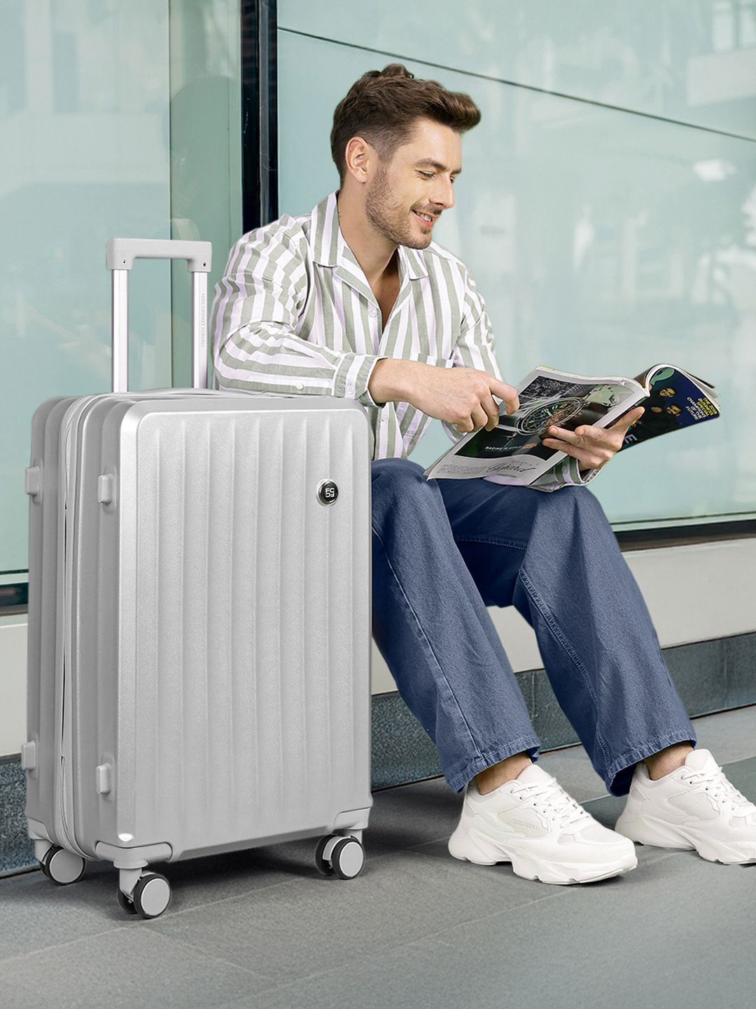 French Connection 360-Degree Rotation Hard Case Medium Trolley Bag - 74.93 L-image-14