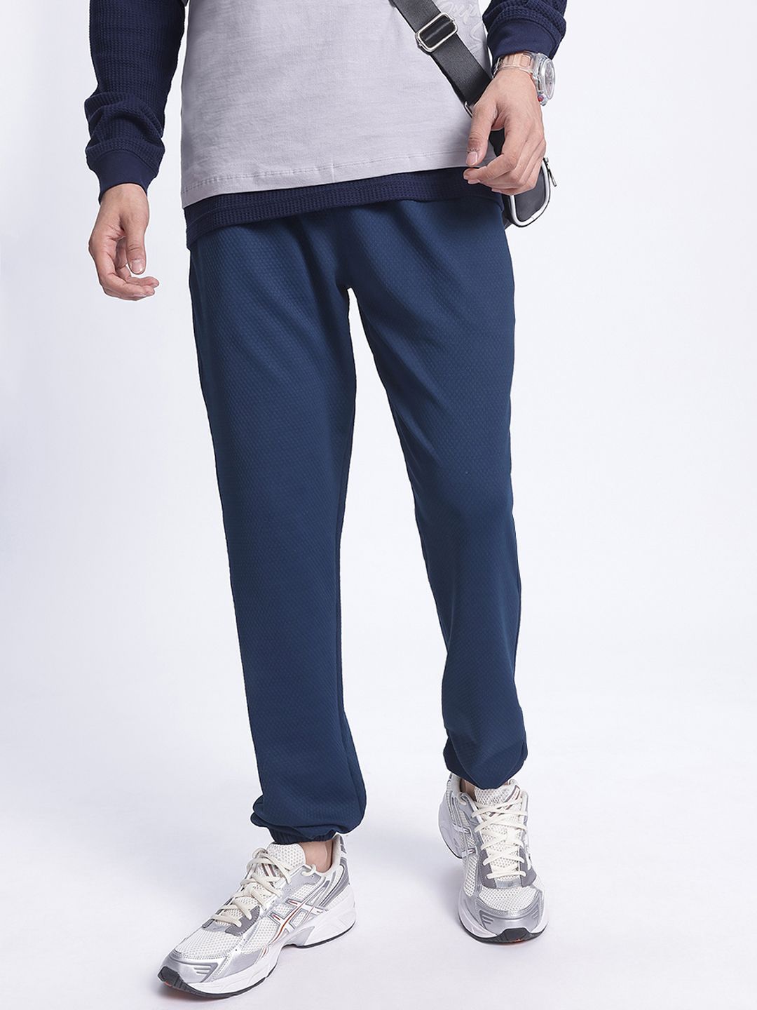 glitchez Men Casual Comfort Textured Relaxed Fit Joggers-picture-14