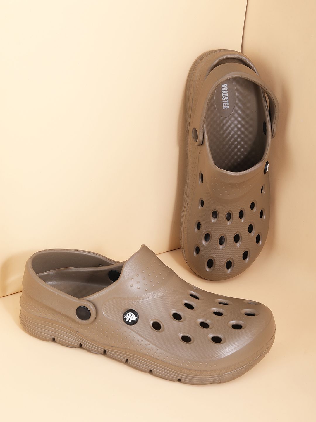 The Roadster Lifestyle Co Men Self Design Clogs-picture-36