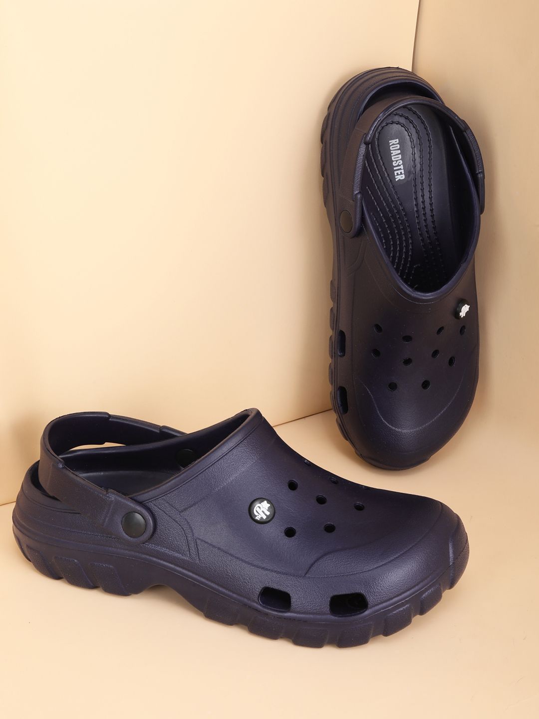 The Roadster Lifestyle Co Men Solid Clogs-picture-29