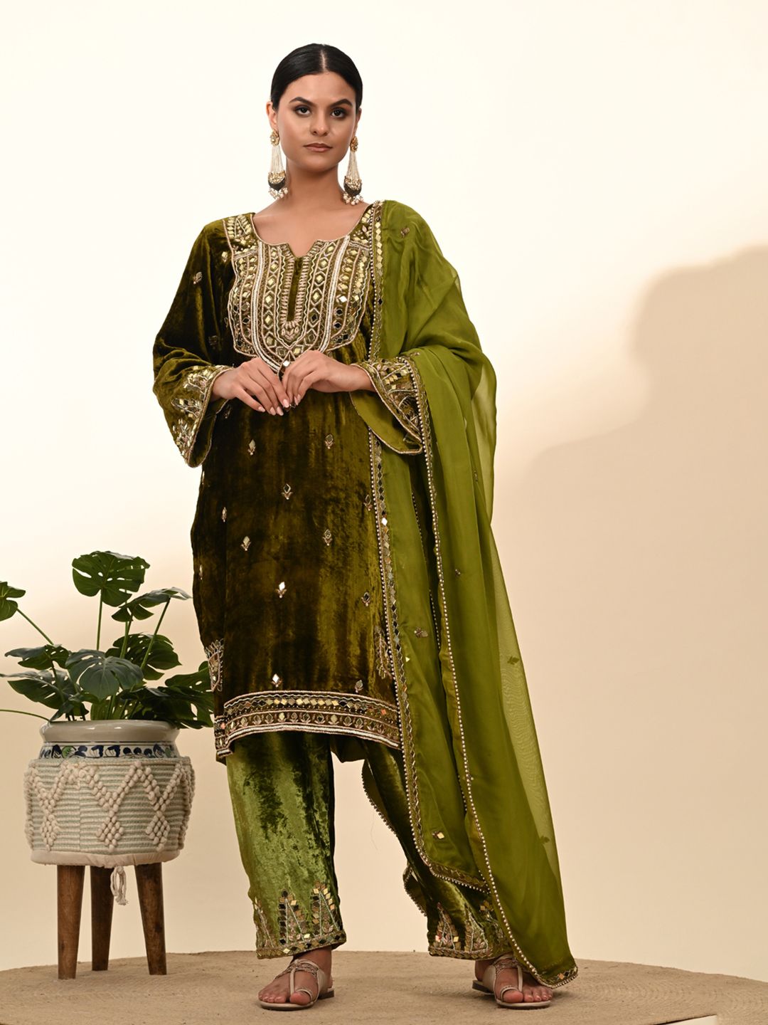 ZARIKALI Women Ethnic Motifs Embroidered Regular Mirror Work Velvet Kurta with Palazzos-image-4
