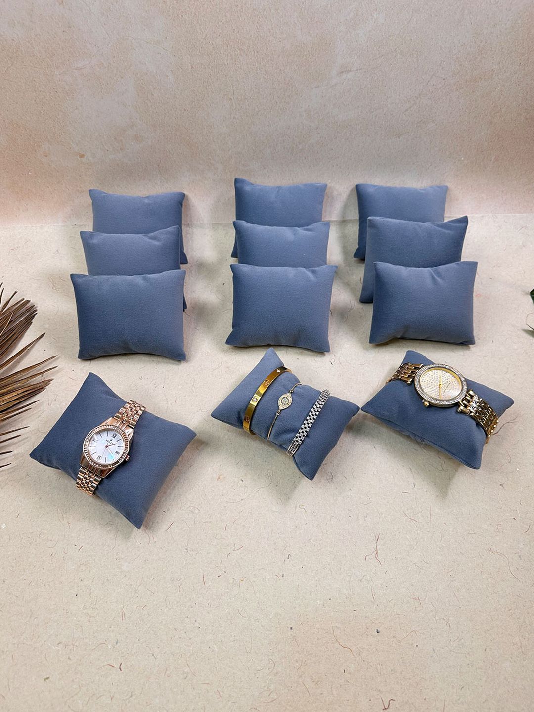 La Trove 8-Pcs Grey Bracelet Watch Organizer & Pillows-picture-58