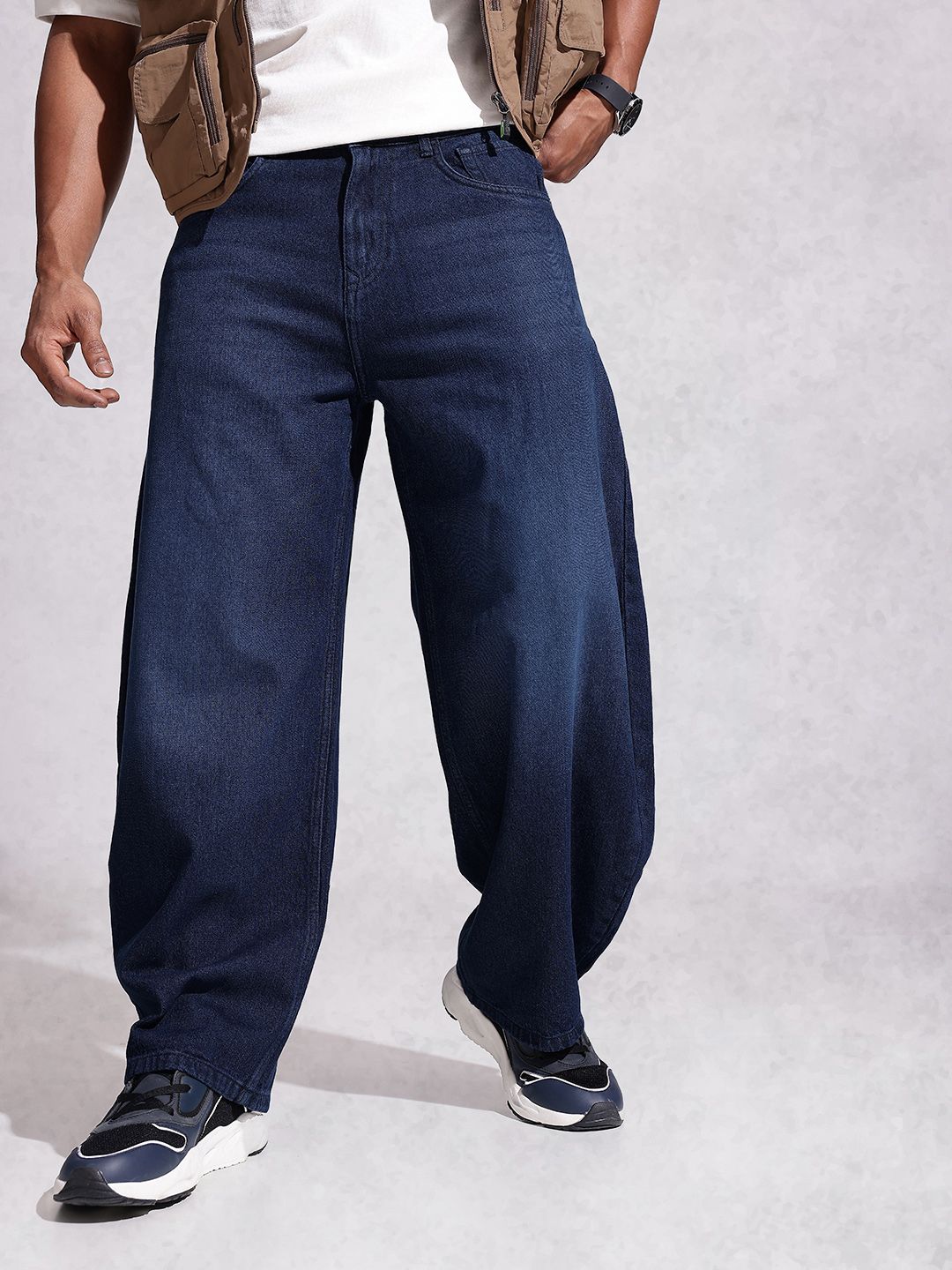 WROGN Men Pure Cotton Balloon Fit Light Fade Jeans-image-14