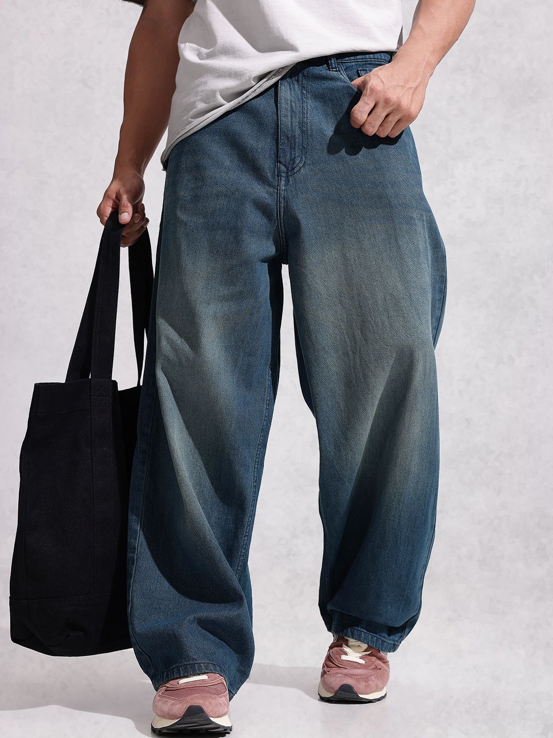 WROGN Men Pure Cotton Baggy Fit Light Fade Jeans-image-4