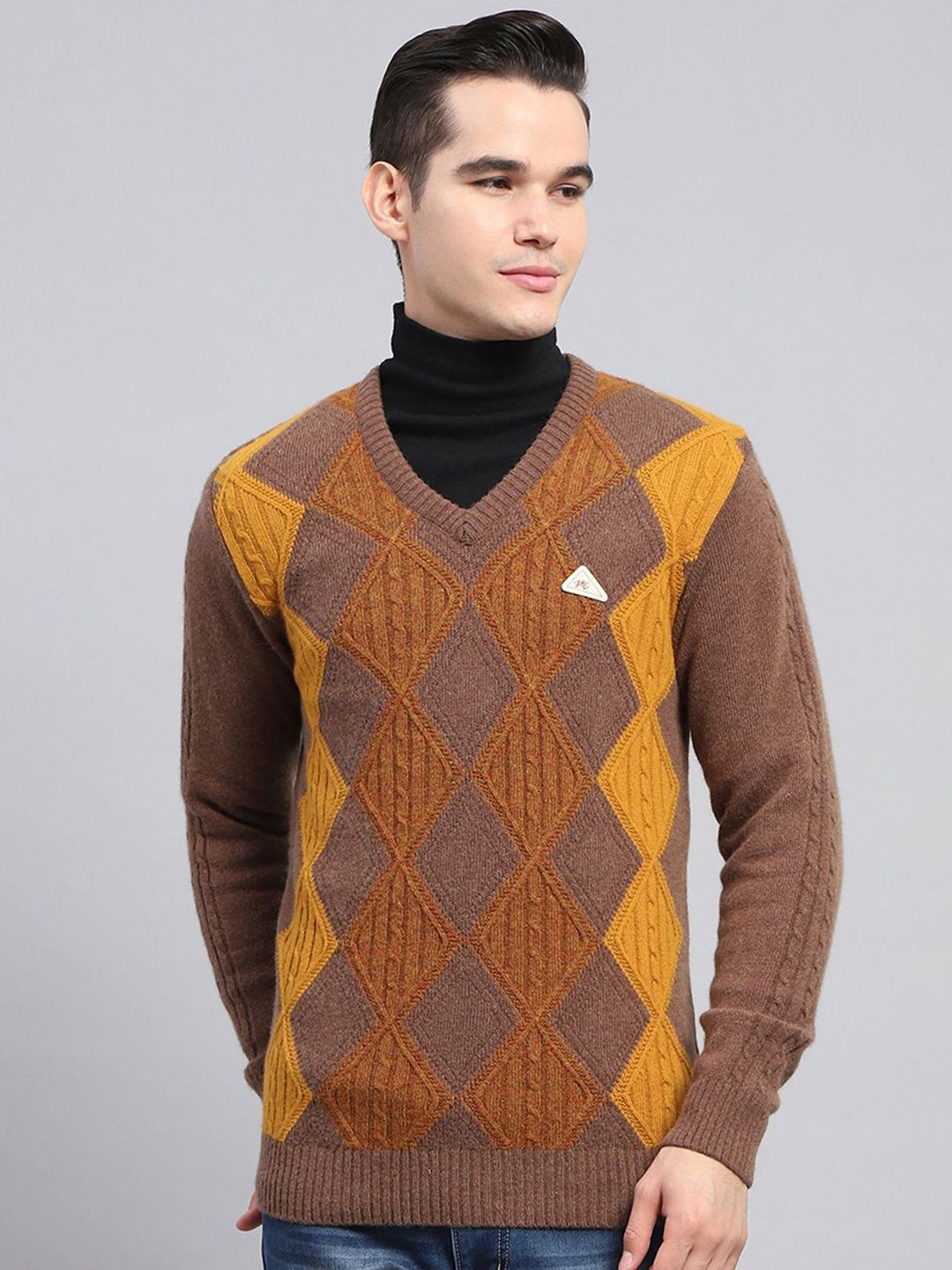 Monte Carlo Men Checked V-Neck Woollen Long Sleeves Pullover-image-34