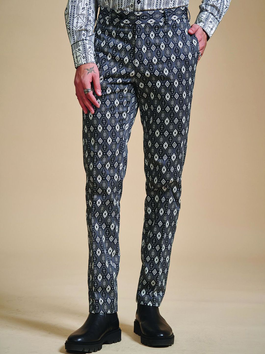 RR Blue Men Printed Relaxed Mid-Rise Cotton Trousers-picture-30