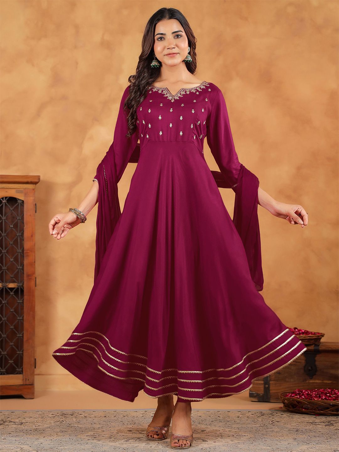 Janasya Women Floral Embroidered Zari Regular Anarkali Kurta Set