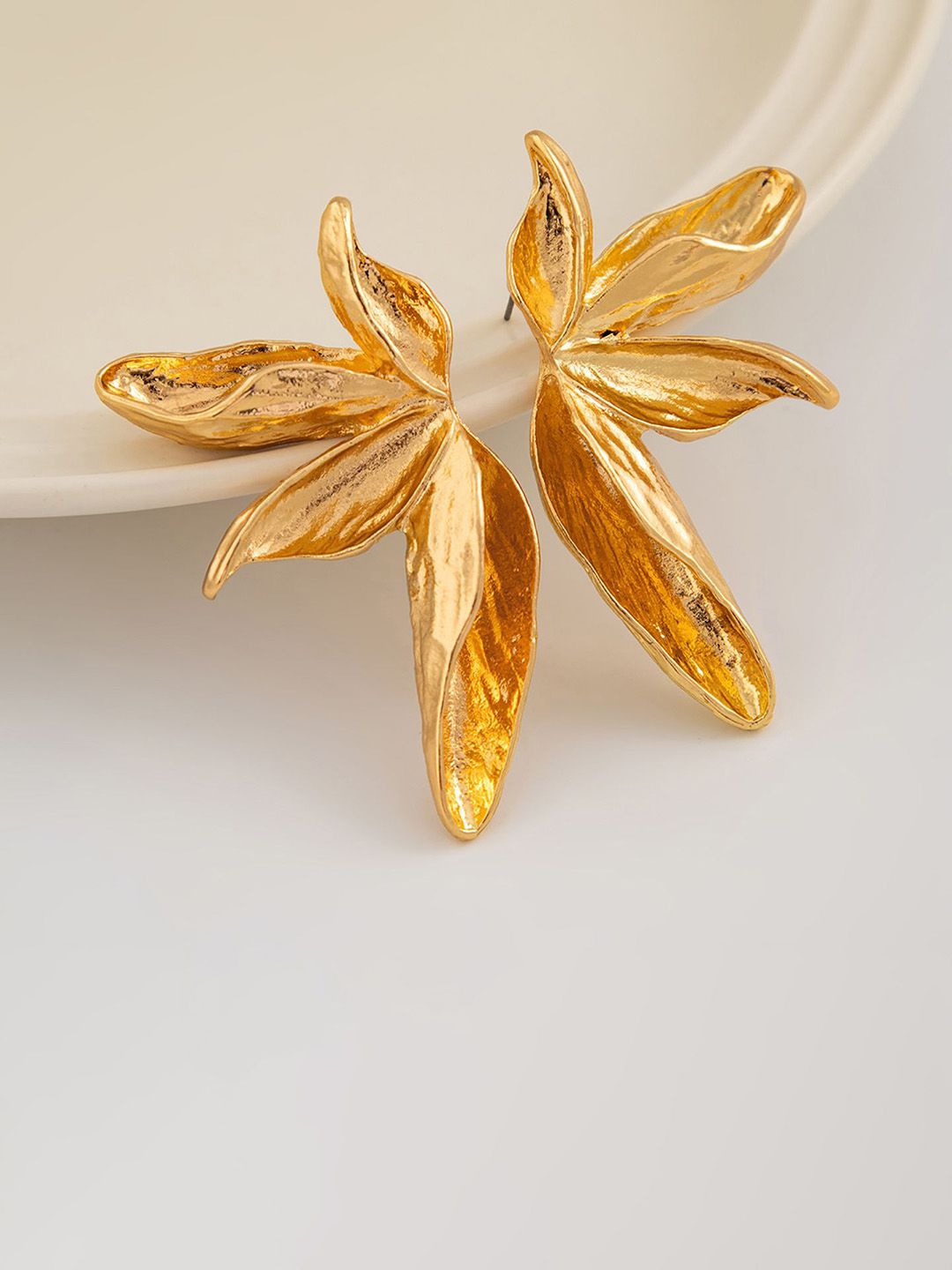 StyleCast x Revolte Gold-Plated Leaf Shaped Chunky Drop Earrings-picture-37