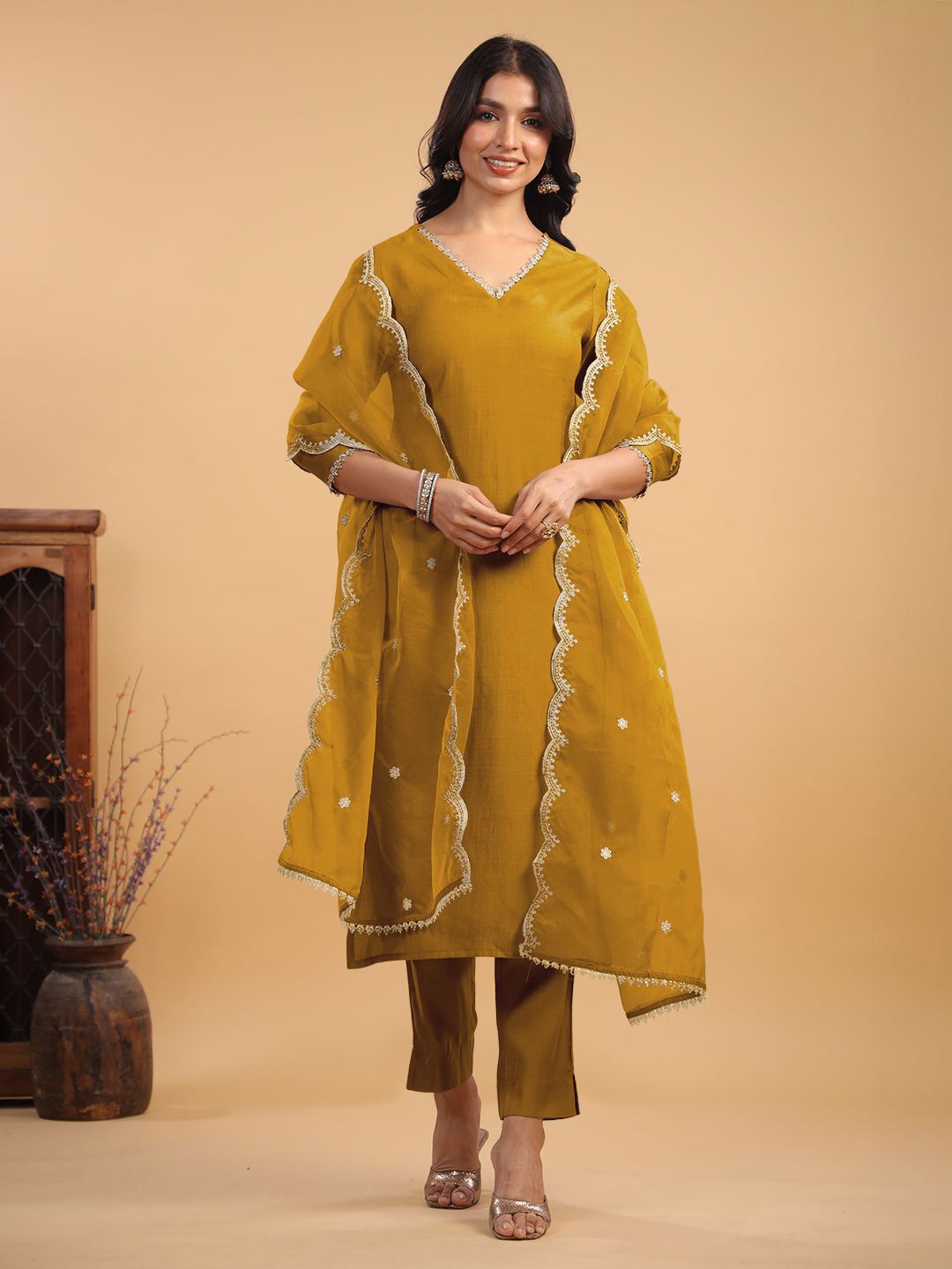Janasya Women Chanderi Silk Embellished Straight Kurta Set