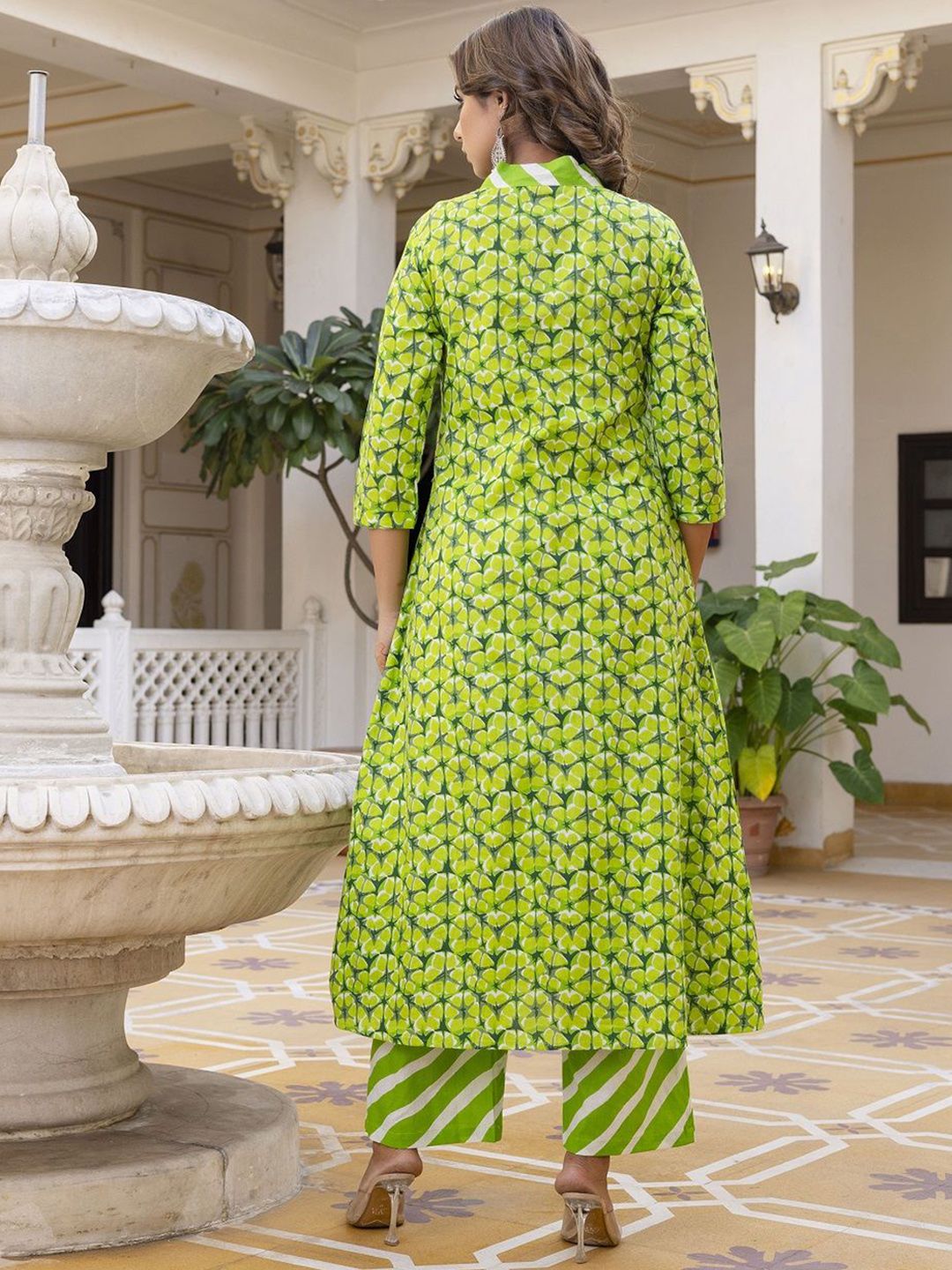 Women's Green Abstract Anarkali Kurta