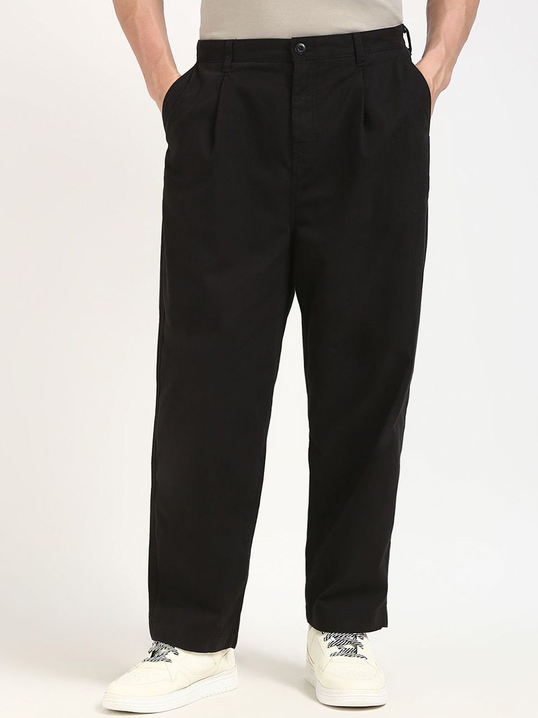 Calvin Klein Jeans Men Relaxed Fit Mid-Rise Pleated Trousers-picture-17