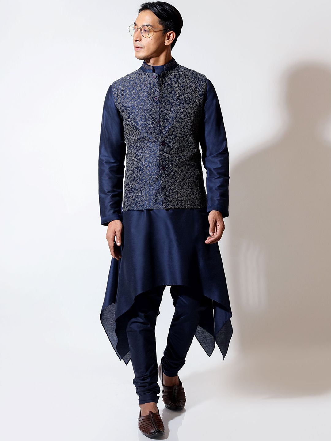 VIVEK KARUNAKARAN Mandarin Collar A-Line Kurta With Churidar And Nehru Jacket-picture-32