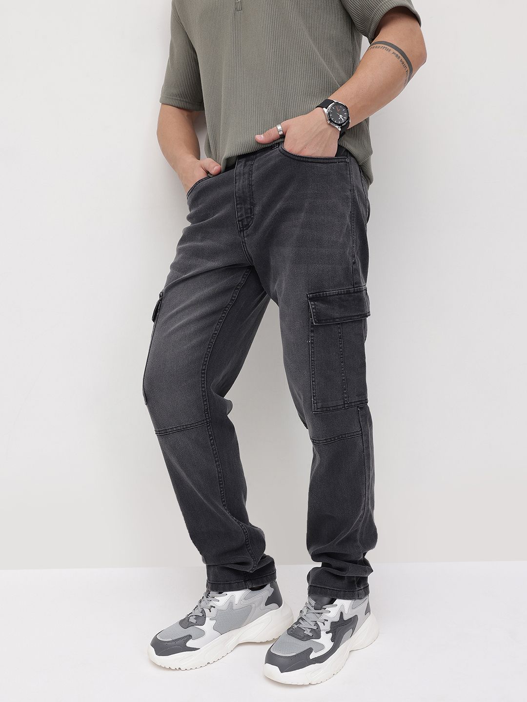 The Roadster Life Co. Men Relaxed Fit Mid-Rise Light Fade Stretchable Jeans-picture-11