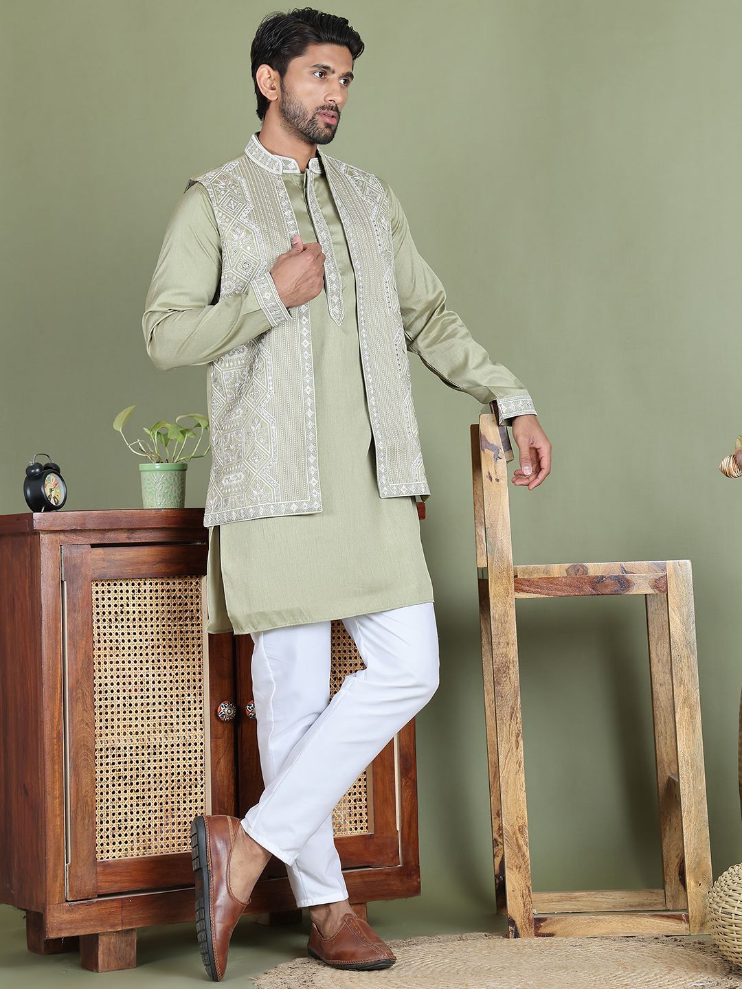 Jompers Chikankari Embroidered Straight Kurta With Pyjamas And Nehru Jacket-picture-13