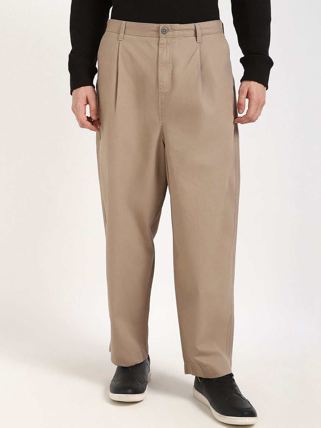 Calvin Klein Jeans Men Relaxed Fit Mid-Rise Pleated Cotton Trousers-picture-15