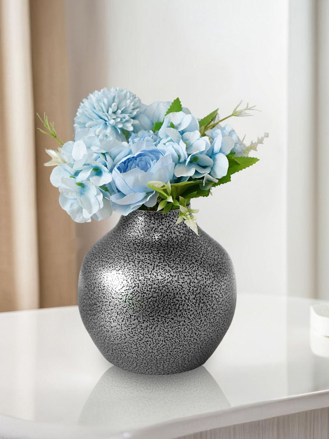 Ekhasa Silver-Toned Textured Flower Vases