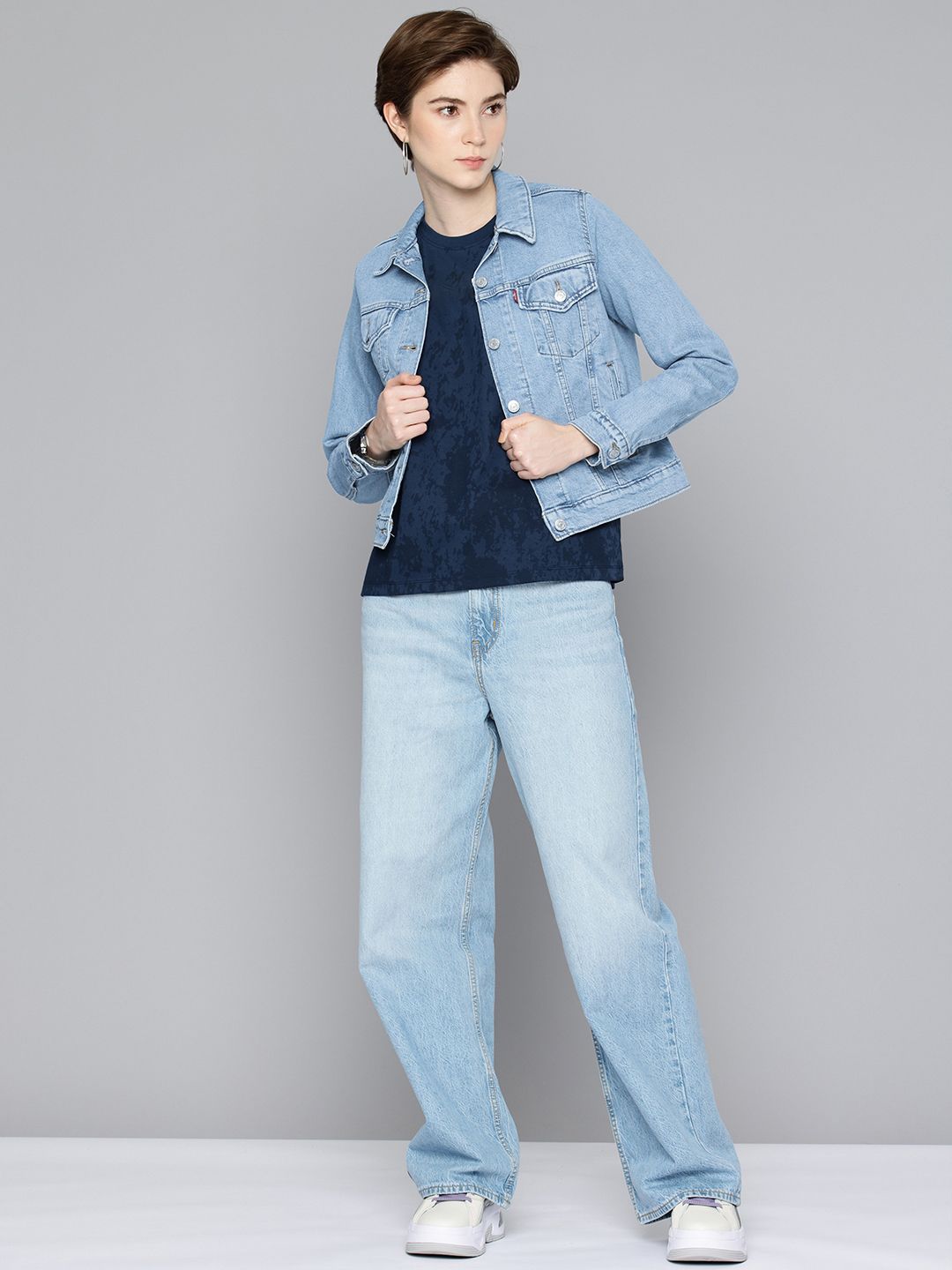 Women's Solid Grey Spread Collar Denim Jacket