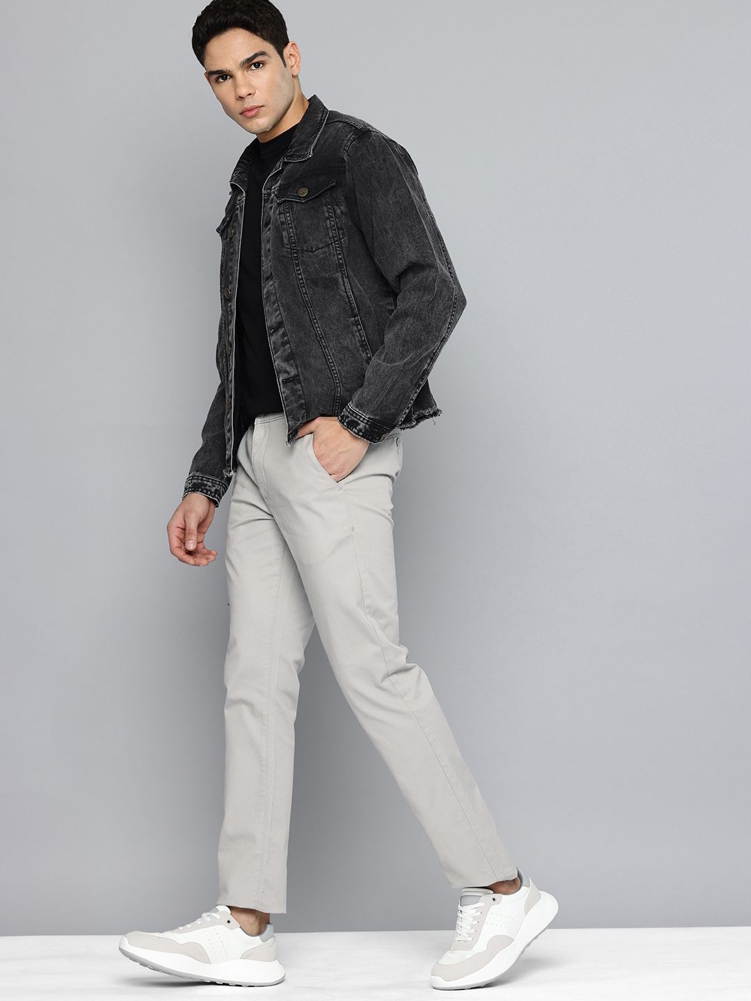 Buy Levis Men Slim Fit Chinos Trousers - Trousers for Men 32078700 | Myntra