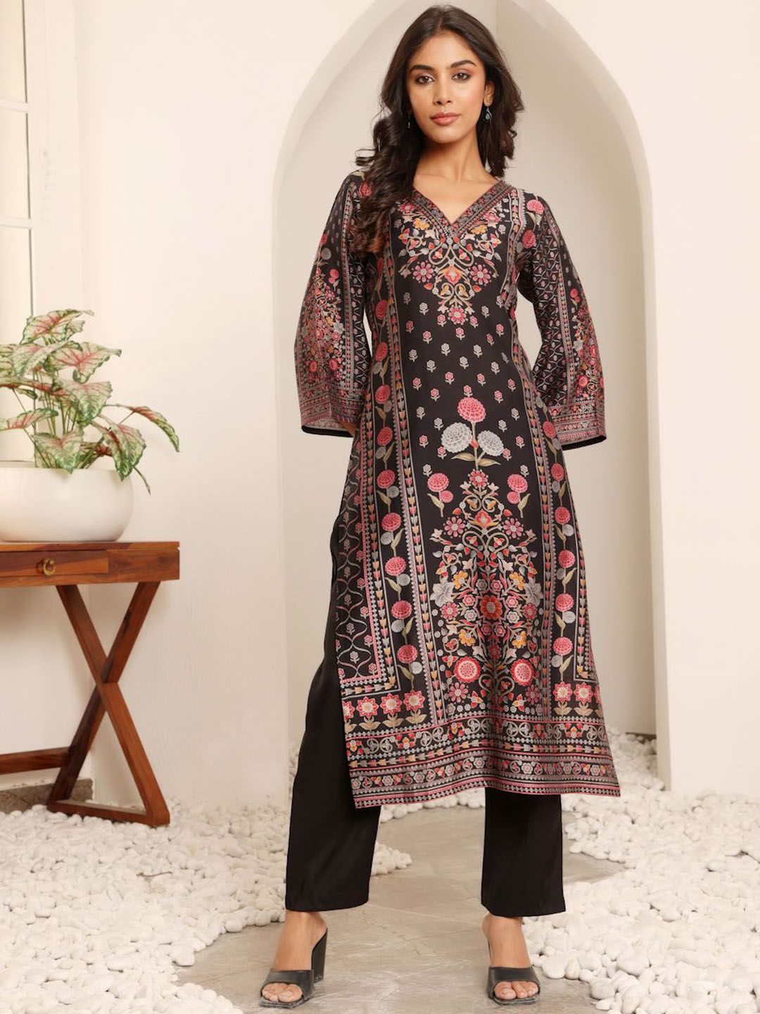 Varanga Floral Printed V-Neck A-Line Chanderi Silk Straight Kurta with Trousers-picture-42