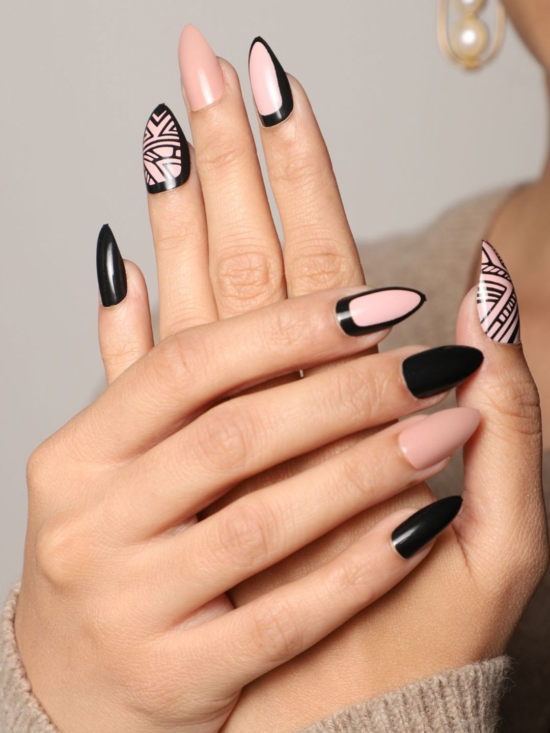 LICK Set Of 28 Almond Shape Press On Artificial Nails With Vitamin E - Nude & Black-picture-39