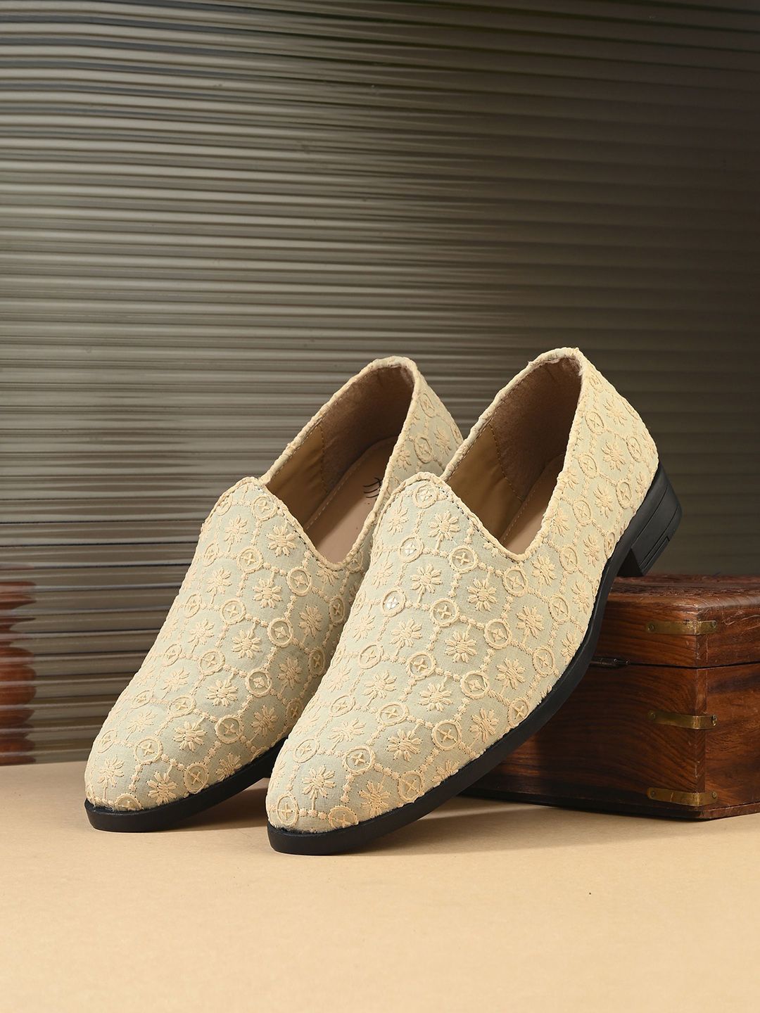 House Of Pataudi Men Embroidered Casual Slip On Mojaris deal from myntra