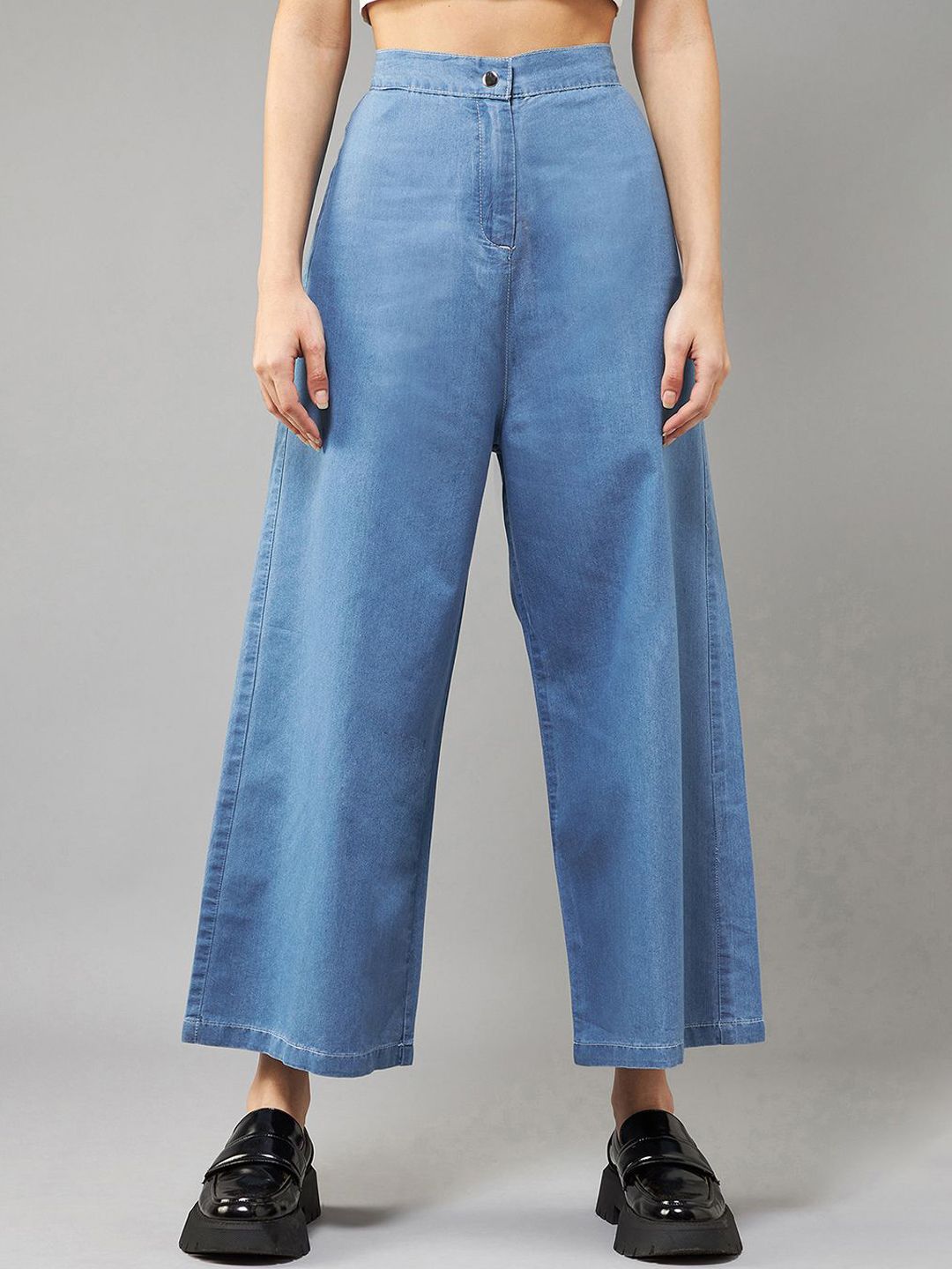 DOLCE CRUDO Women Wide Leg High-Rise Light Fade Jeans-picture-19