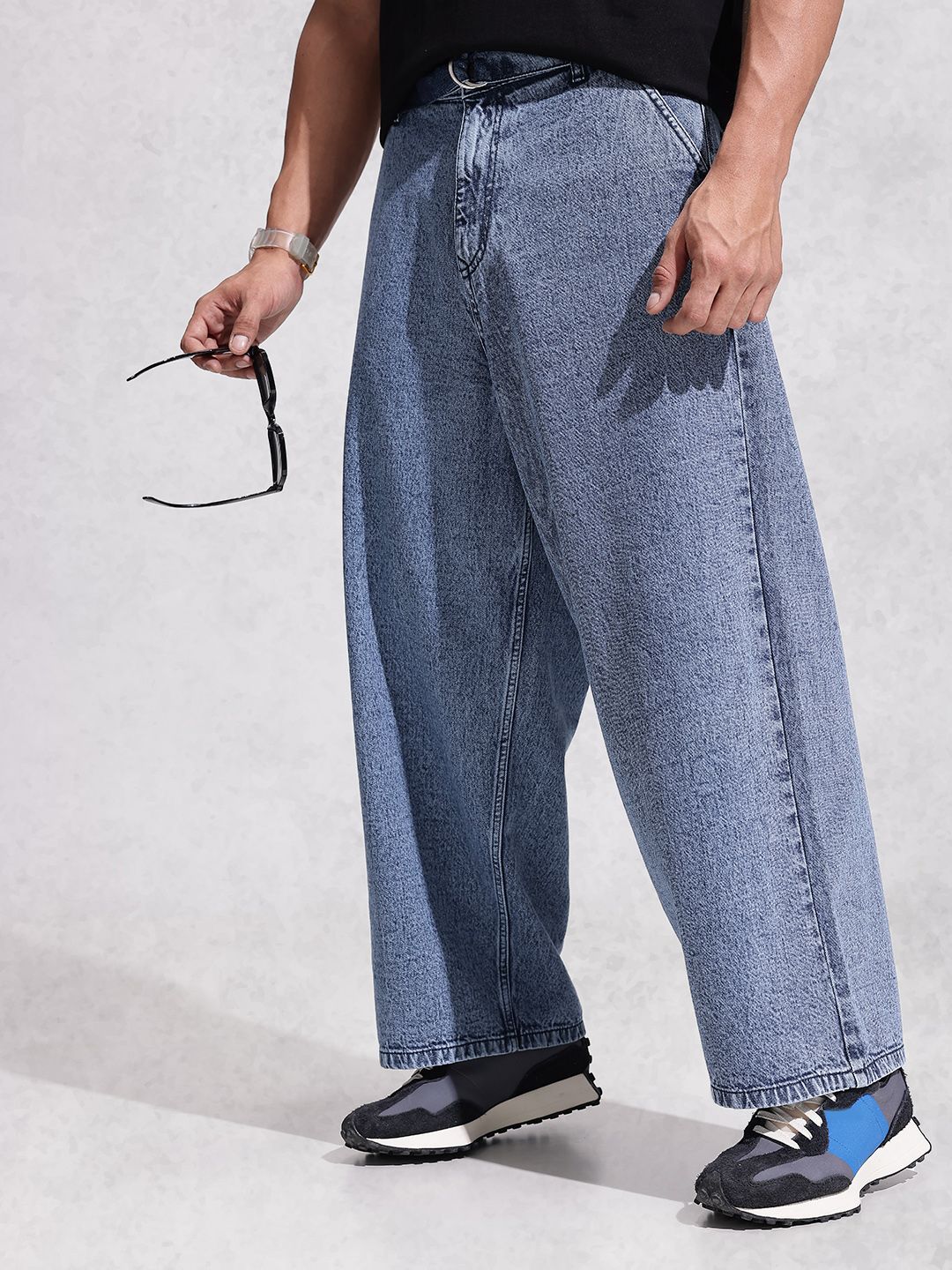 WROGN Men Baggy Fit Mid-Rise Heavy Fade Pure Cotton Jeans-image-36