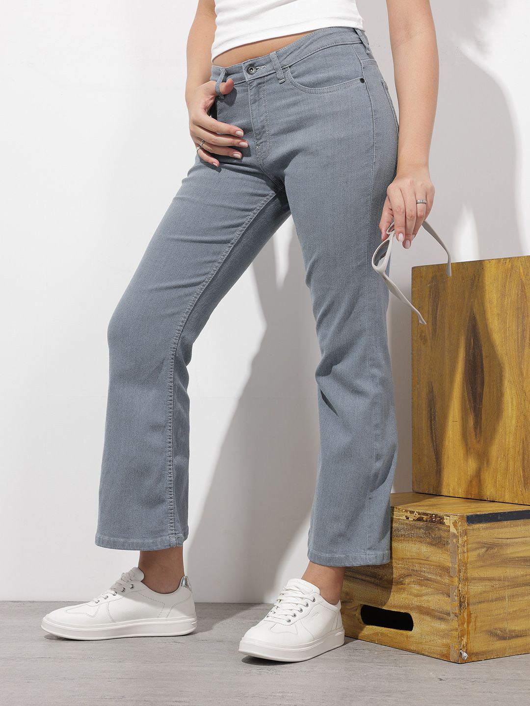 The Roadster Life Co. Women Flared Mid-Rise Stretchable Jeans