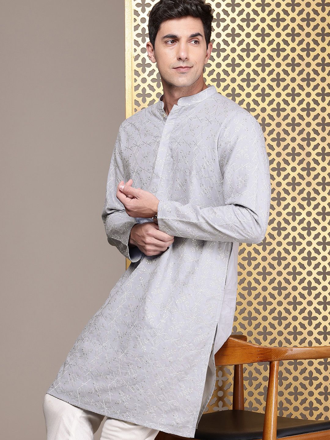 House of Pataudi Floral Embroidered Mandarin Collar Sequinned Pure Cotton Jashn Kurta-picture-57