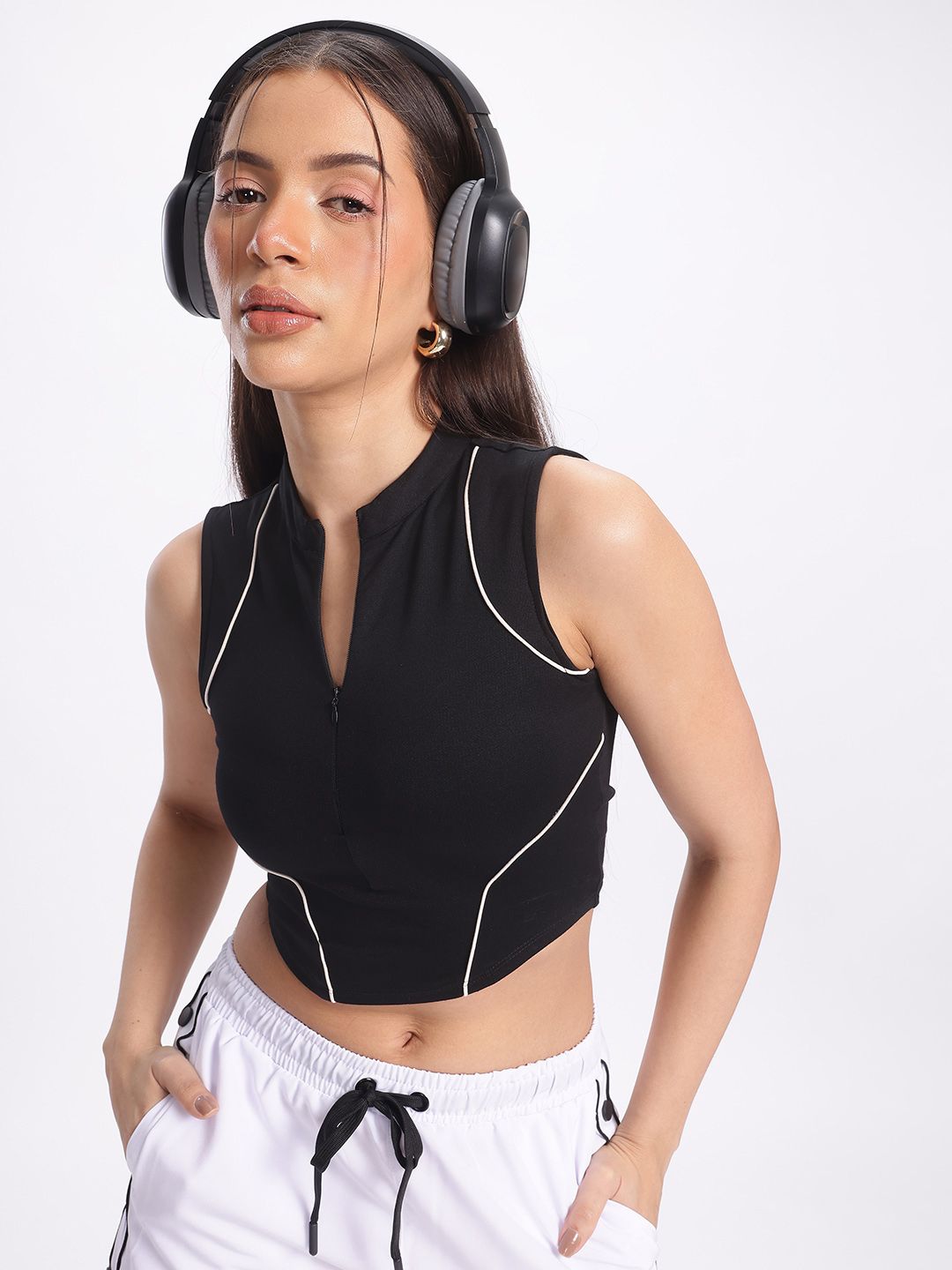 glitchez Minimalist Muse Contrast Piping Fitted Crop Top-picture-13