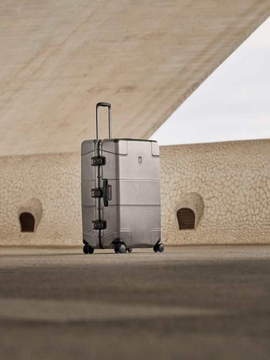 Victorinox Swiss Designed Lexicon Framed Series Large Hardside Case Trolley Bag 50 Litres-picture-34