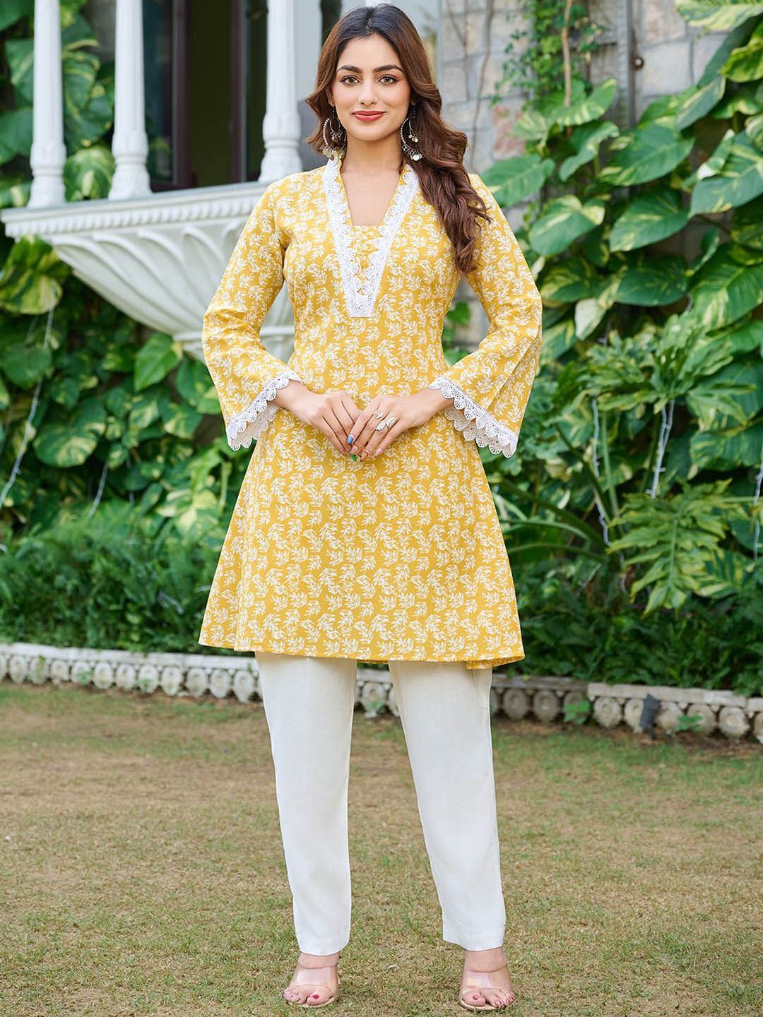VIBE VISION Women Floral Printed Regular Kurta with Trousers