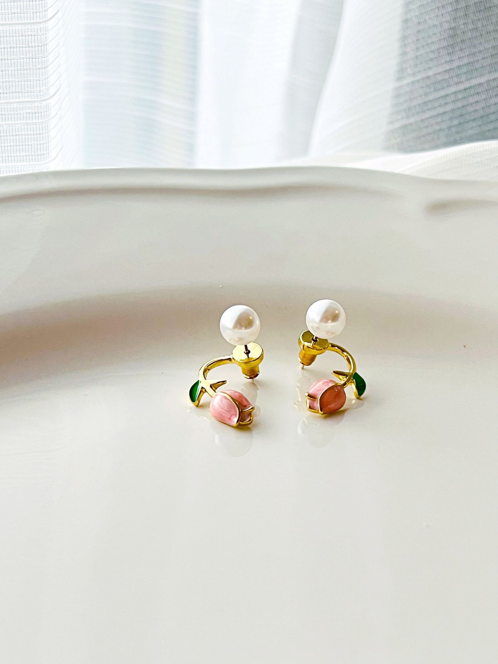 PolluxCraft Korean Gold-Plated Zircon Studded Contemporary Shaped Studs-picture-33