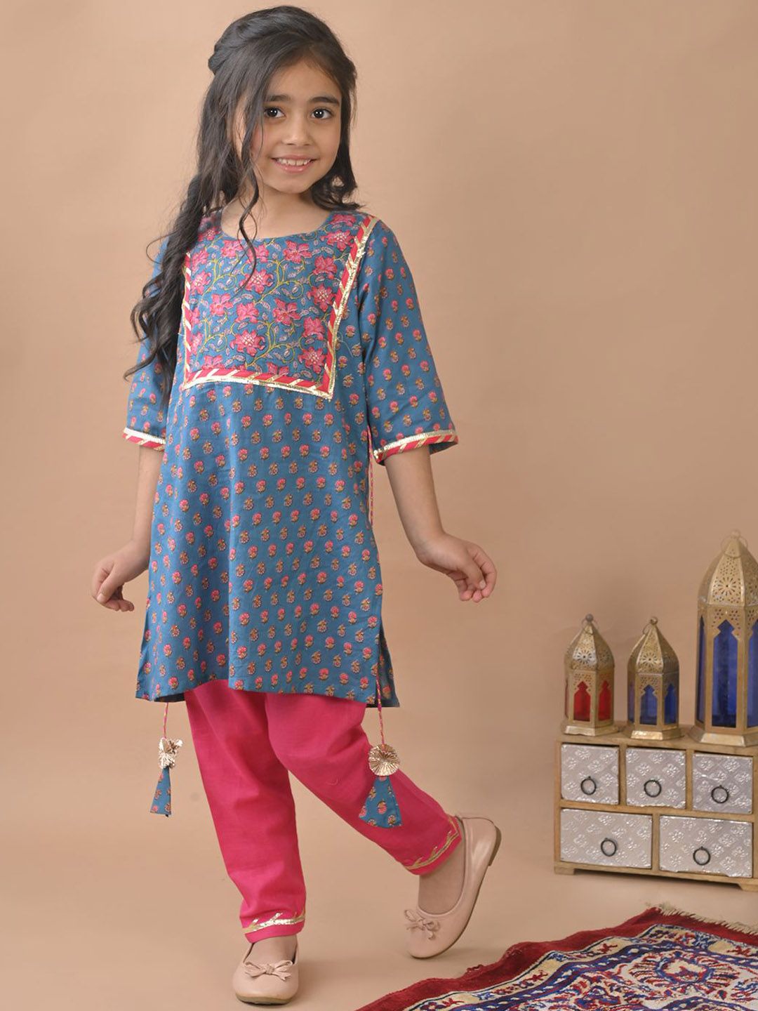 Sangria Girls Floral Printed Pure Cotton Kurta & Trousers Set-picture-16