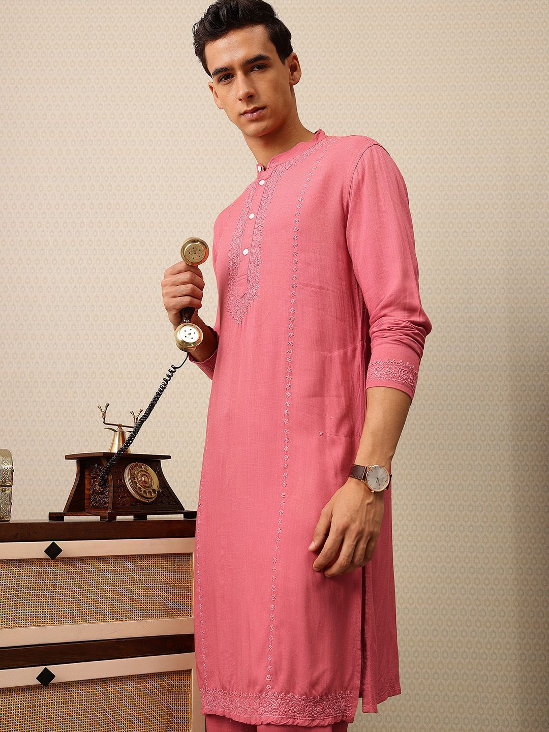 House of Pataudi Floral Embroidered Jashn Kurta With Trousers-picture-29