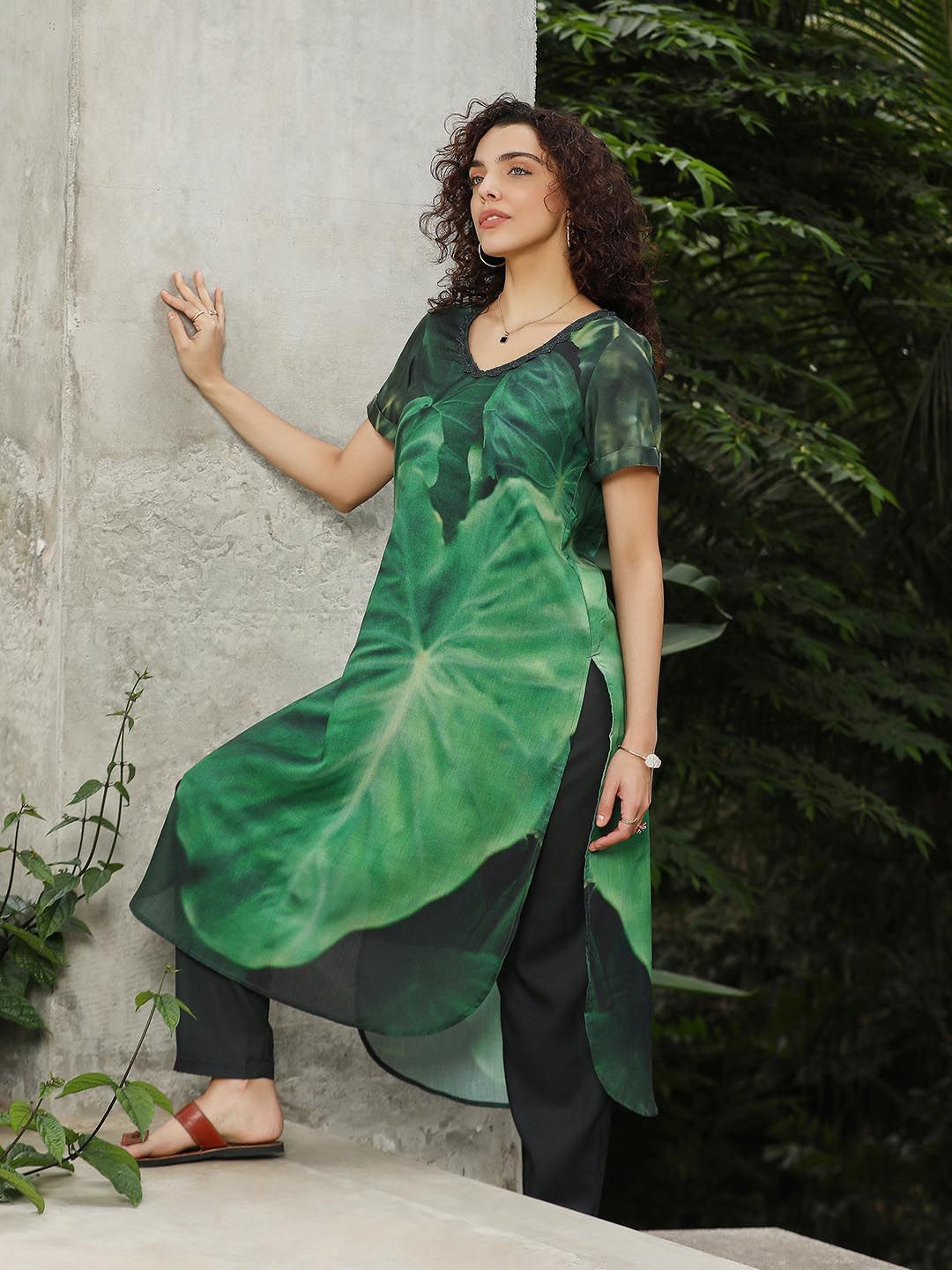 QISSA Floral Printed Straight Kurta with Trousers