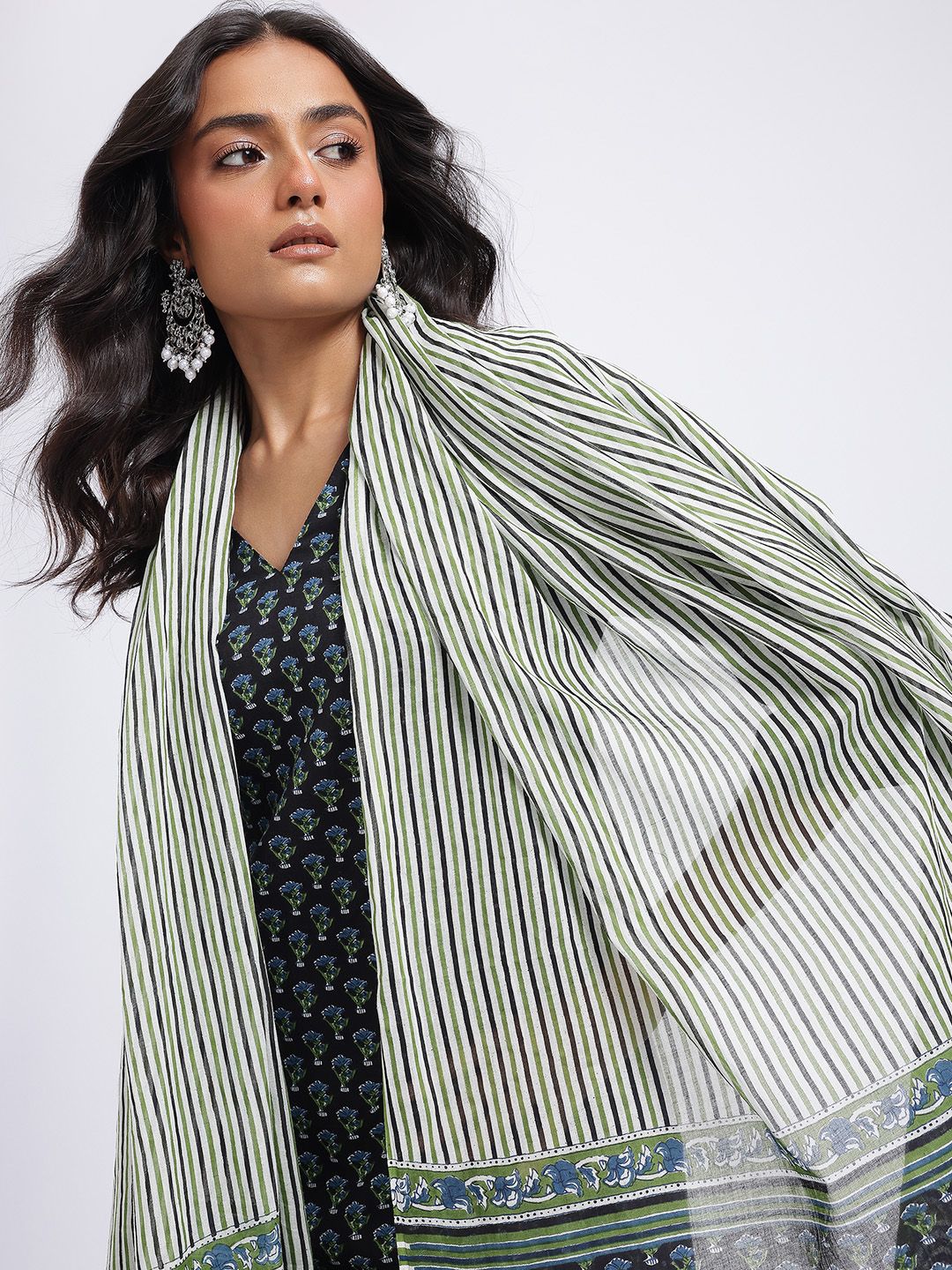 HERE&NOW Women Floral Printed Regular Pure Cotton Kurta with Trousers & With Dupatta
