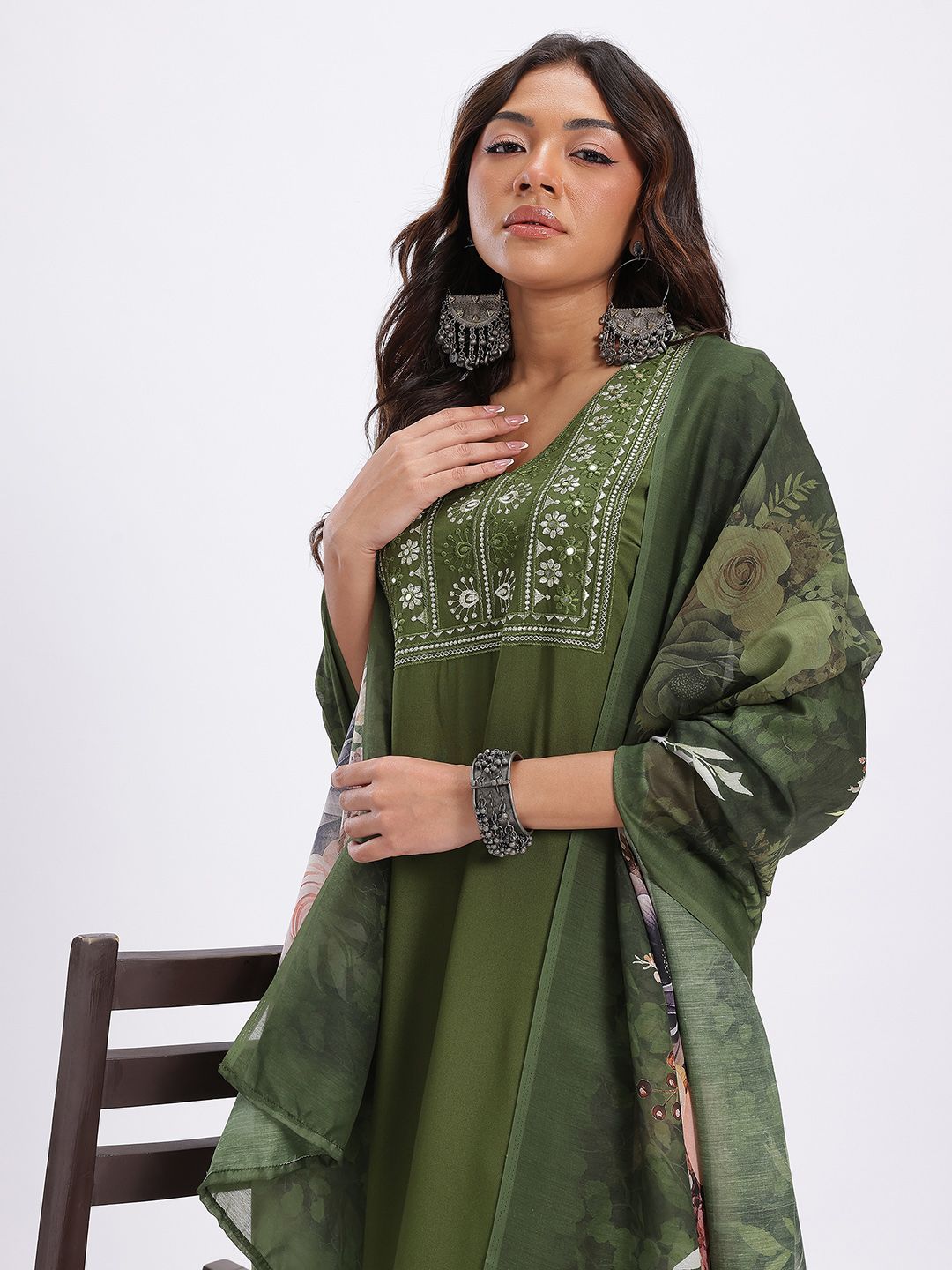 HERE&NOW Floral Zari Yoke Design Kurta with Trousers & Dupatta-picture-23