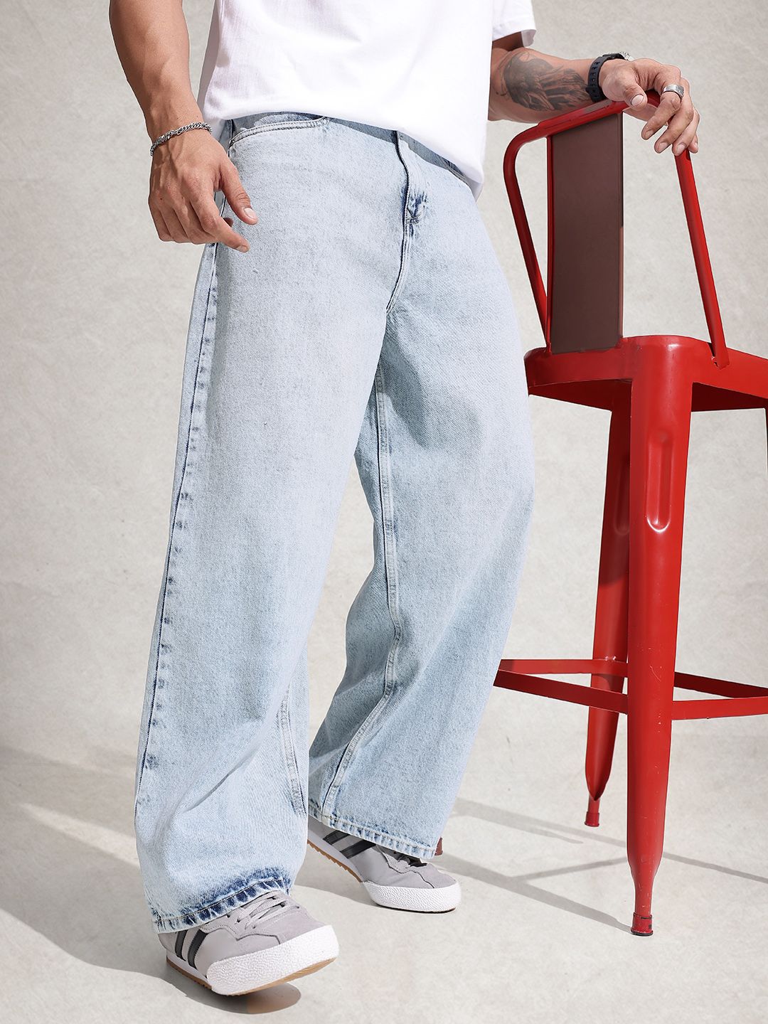 WROGN Men Baggy Mid-Rise Heavy Fade Pure Cotton Jeans-image-44