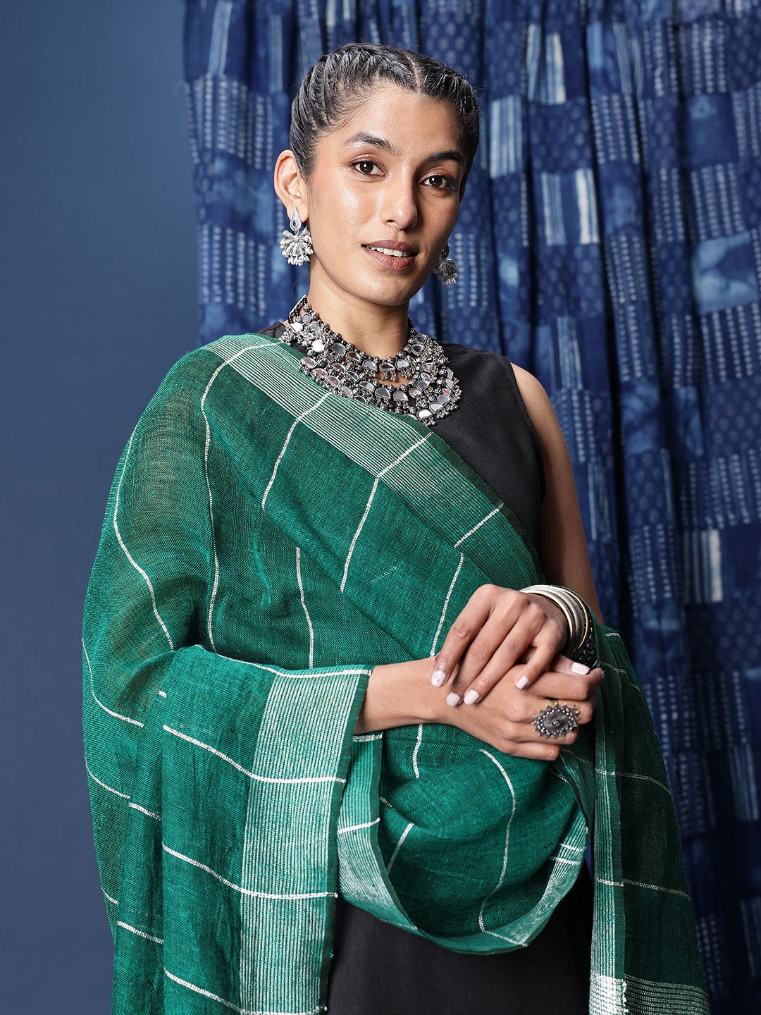 Taavi Striped Linen Dupatta with Sequinned Detail-picture-14