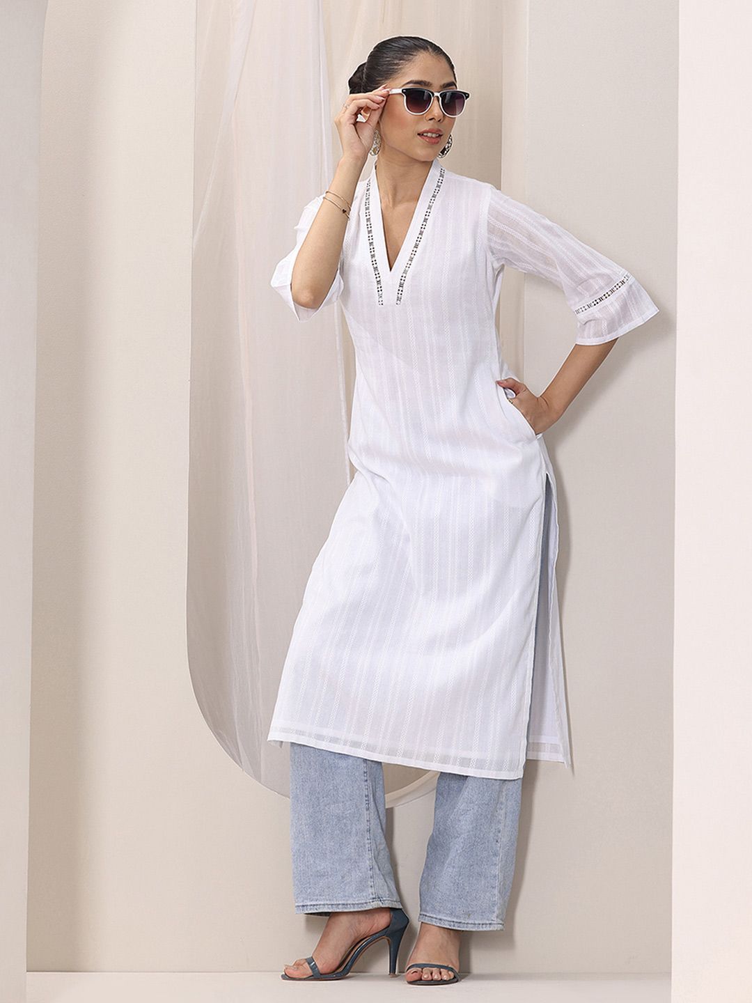 Women White Printed Straight Kurtas
