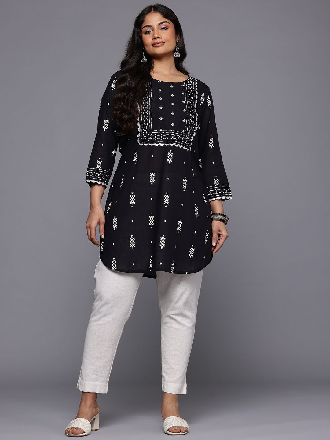 A PLUS BY AHALYAA Plus Size Geometric Printed Tunic-picture-11