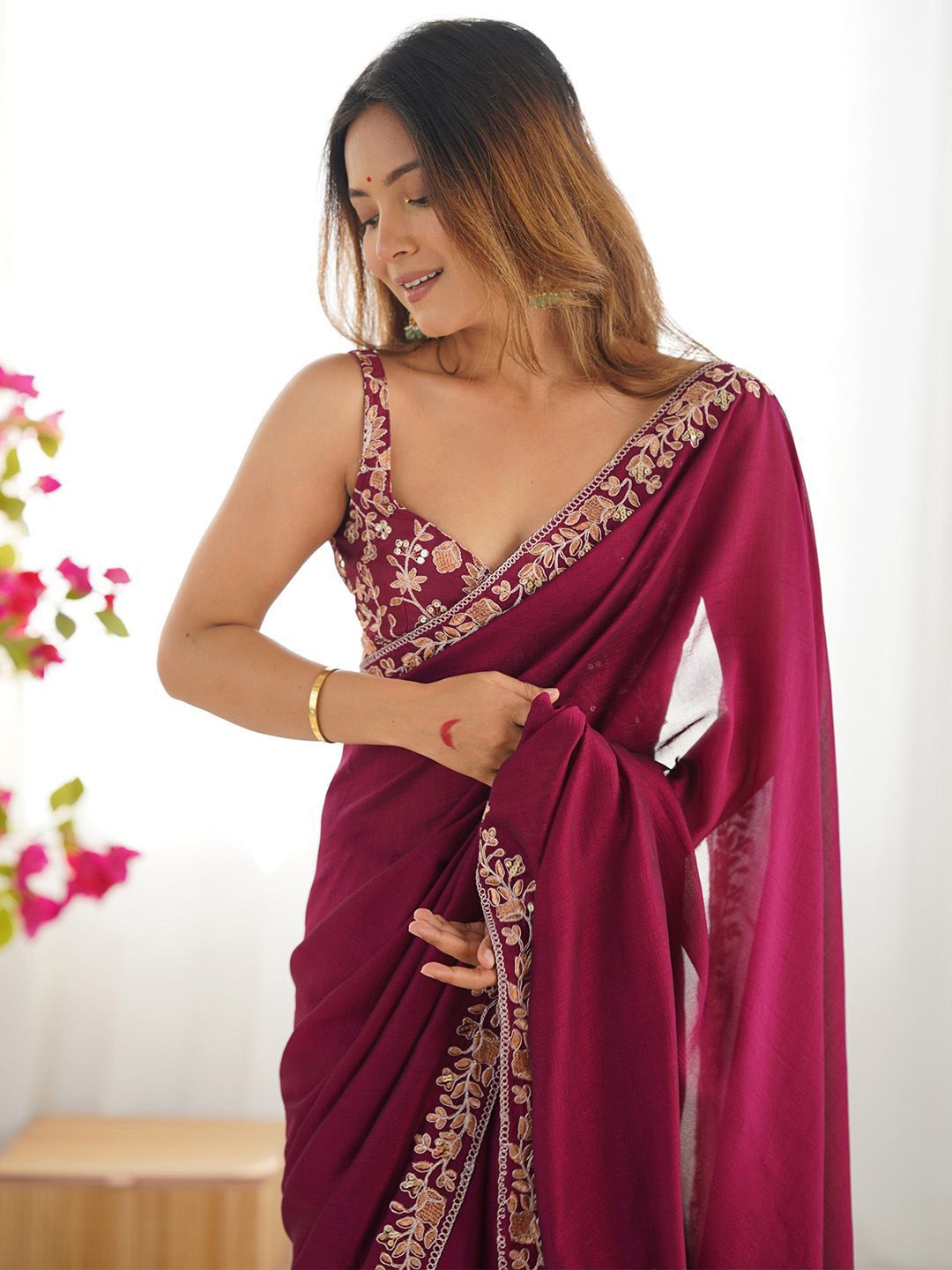 Saree mall Embellished Sequinned Silk Blend Sarees