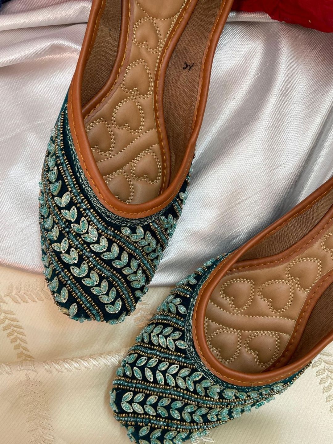 Anouk Women Embellished Ethnic Mojaris Flats-picture-39